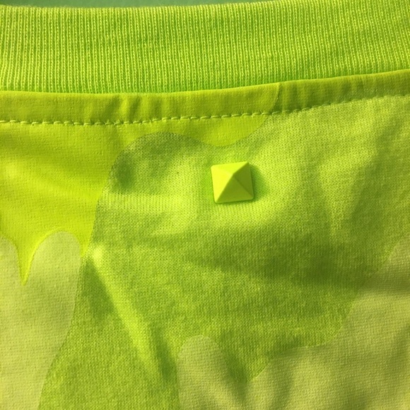 NWOT Men’s Valentino Fluorescent yellow camo tshirt - Picture 6 of 16